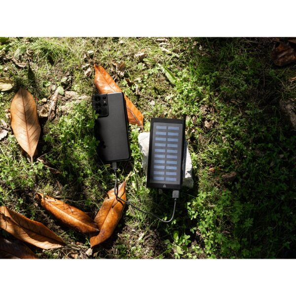 CLERK. 8'000 mAh Powerbank mit Solarpanel aus 100% recyceltem Aluminium