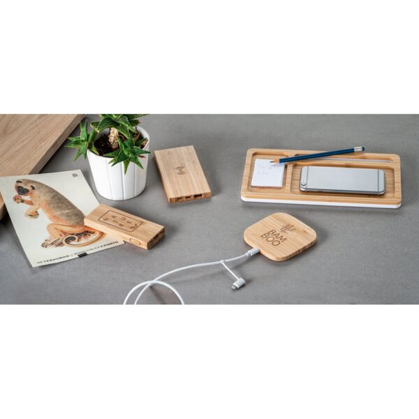 FITCH. Powerbank 5'000 mAh mit 5W wireless Ladegerät aus Bambus