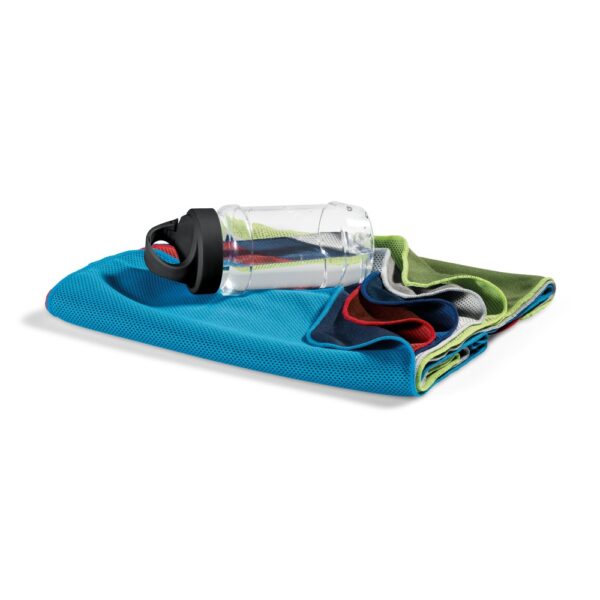 ARTX PLUS. Sporthandtuch aus Polyamid und Polyester mit Flasche (440 mL) aus PP und PET und einem integrierten Karabinerhaken am Deckel